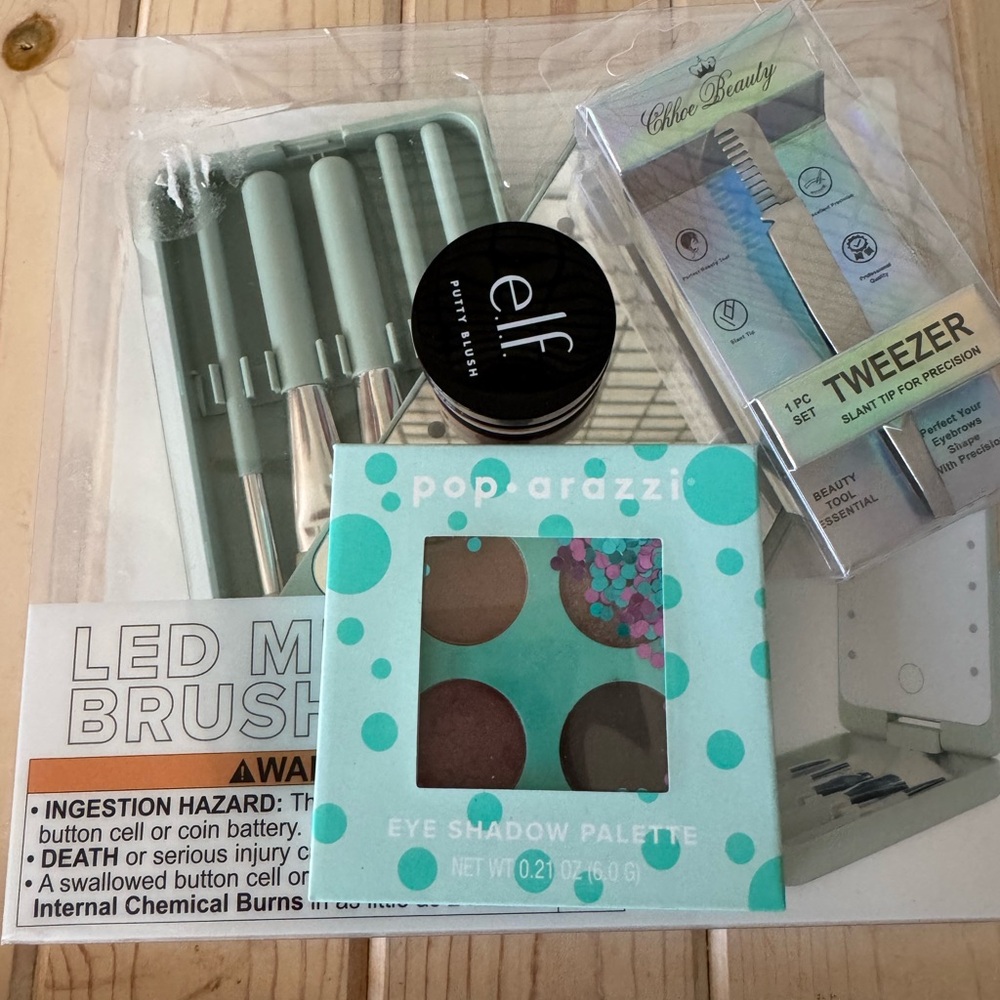 VIVITAR LED Mirror Brush Set/Pop.Arazzi Eye Shadow/Elf Blush/Chloe Tweezer